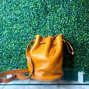 Coach vintage crossbody leather bucket bag